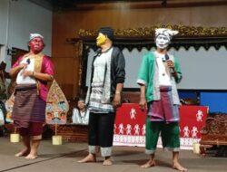 Keseruan Pergelaran Kolaboratif Wayang Kulit dan Wayang Orang Betawi Disampaikan Dalam Bahasa Indonesia dan Penontonnya Anak Muda!