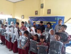 PWI Sumsel Peduli Pendidikan, Serahkan Bantuan Kepada Siswa SDN 49 Palembang