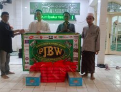 Memasuki Hari ke-23 Ramadhan, JUMAT BERKAH WARTAWAN Berbagi Takjil ke Masjid Al-Auwabin Kwitang Jakarta Pusat