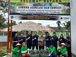 Bukti Nyata Pembinaan Kemandirian Warga Binaan, Panen Terong SAE Rutan Kelas I Palembang