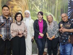 Serba 12 di HUT FORWAN! Santuni 1.200 Anak Yatim, Ada Lelang Busana Artis hingga Lukisan