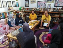 Yayasan Humaniora Rumah Kemanusiaan Bantu Keluarga Pemulung Agar Anaknya Bisa Sekolah