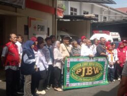Melibatkan PMI Jaksel, Program Jumat Berkah Wartawan Berbagi 150 Boks Nasi & 7 Dus Air ke Warga di Pejaten
