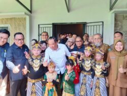 PT Tirta Sriwijaya Maju Salurkan Bantuan TJSL untuk SLB Autis Talang Kelapa