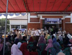 Sukes Gelar Aksi Sosial, IKAC Terima Plakat Apresiasi dari Pemerintah Kecamatan Arjawinangun