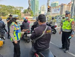 Abu Vulkanik Mengancam Pengemudi Ojol, Polda Metro Jaya Bagikan 20.000 Masker