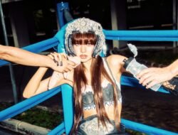 Lisa BLACKPINK Bikin Geger! “SaWaDiKa” Cetak Rekor MV Tercepat Tembus 100 Juta Views