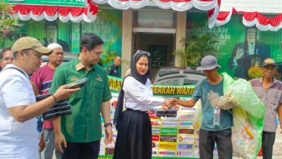 Didampingi Camel Petir, Tommy Kurniawan Ikut Berbagi di Program Jumat Berkah Wartawan (PJBW) Pekan ke-92