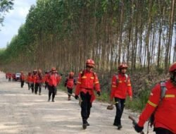 Kaliberau Tak Sendirian: Warga, TNI dan PT BPP Kompak Lawan Api