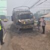 Truk Bermuatan Paket J&T Terbakar di Jalintim KM 37 Banyuasin, Polisi Lakukan Pengaturan Lalu Lintas