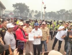 Tuntut Penanganan Konkret Bencana Kabut Asap di Sumsel, GBR Sriwijaya Gelar Aksi di Kantor Gubernur